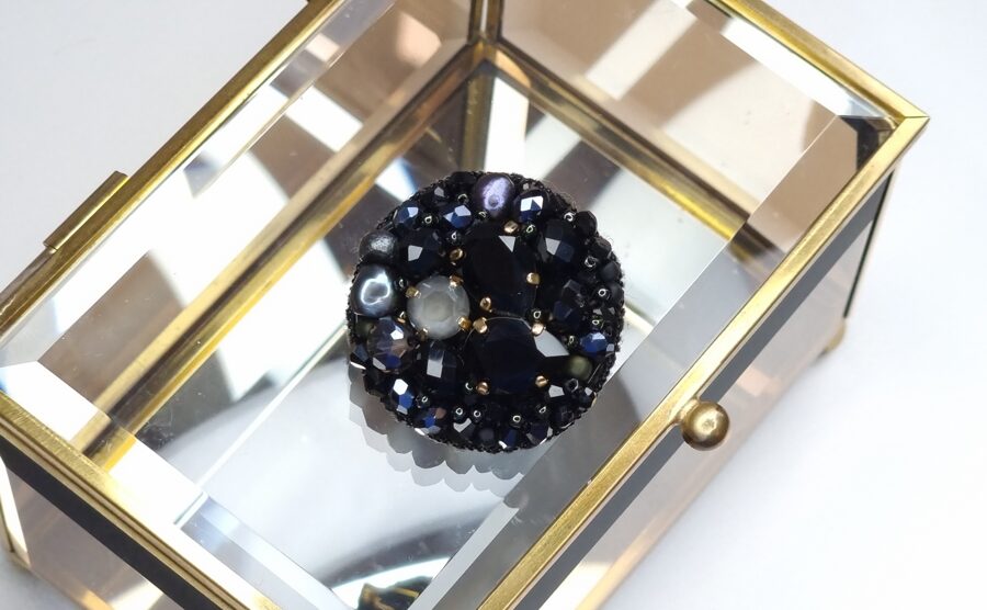 Piespraude "Back to black"